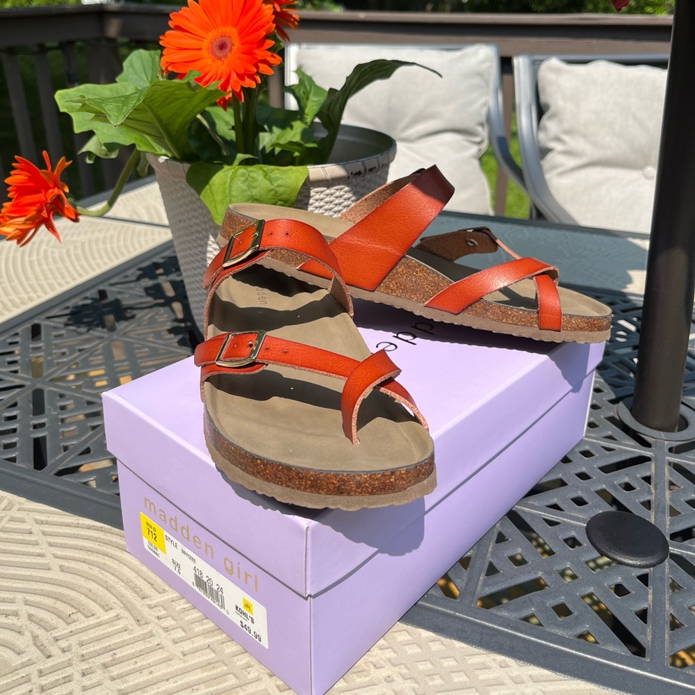 NWT Madden Girl Women's Cognac Bryceee Toe Ring Sandal